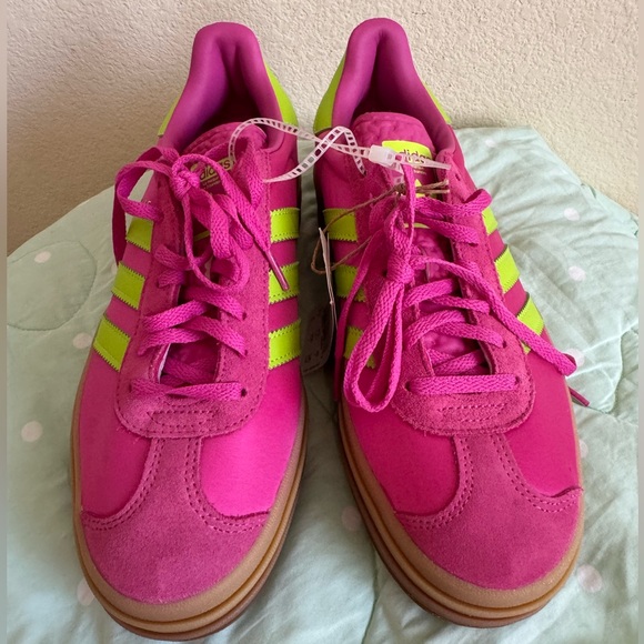 NWT Addias Gazelle Bold Pink and Lime Green Accents Women’s size 8 - Picture 2 of 16